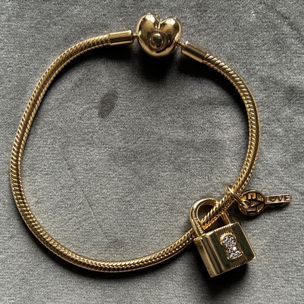 Pandora Heart Clasp Snake Chain Bracelet with Padlock & Key Dangle Charm - Picture 2 of 6